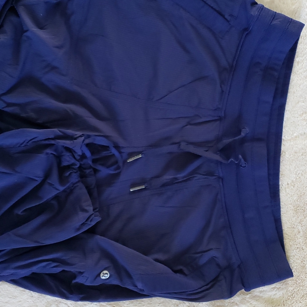Lululemon Dance pants 10 Reg 31" inseam Navy